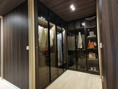 Walk-in Wardrobe in Master Bedroom of 5 Bedroom Premium of Pinetree Hill